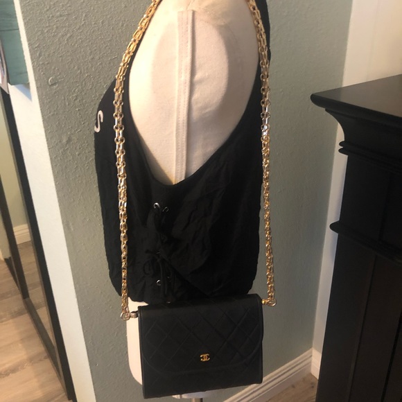 SOLD* CHANEL CC Logo Quilted Mini Clutch - Picture 2 of 8